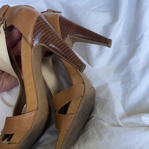 Nine West two-toned Heels - Picture 3 of 4